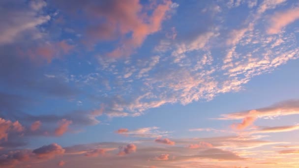Wolken bei Sonnenaufgang. Zeitraffer — Stockvideo