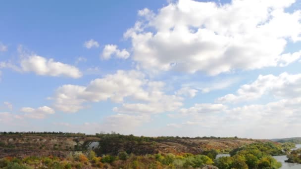 Panorama van de vallei van de herfst — Stockvideo