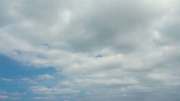 Nubes de otoño. Tiempo de caducidad — Vídeo de stock