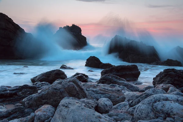 Evening Ocean Surf on a Rocky Shore — Stock Photo, Image