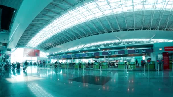 Check-in Hall do Aeroporto. Tempo de Caducidade 4K — Vídeo de Stock