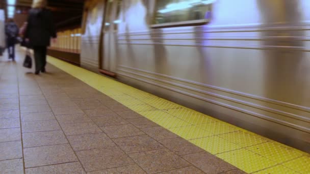 在纽约的地铁列车 — 图库视频影像