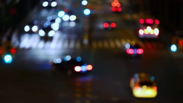 Carrefour de nuit. Mouvement lent 