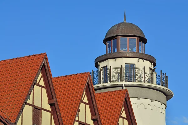 Faro en el pueblo pesquero. Kaliningrado, antes Koenigs —  Fotos de Stock