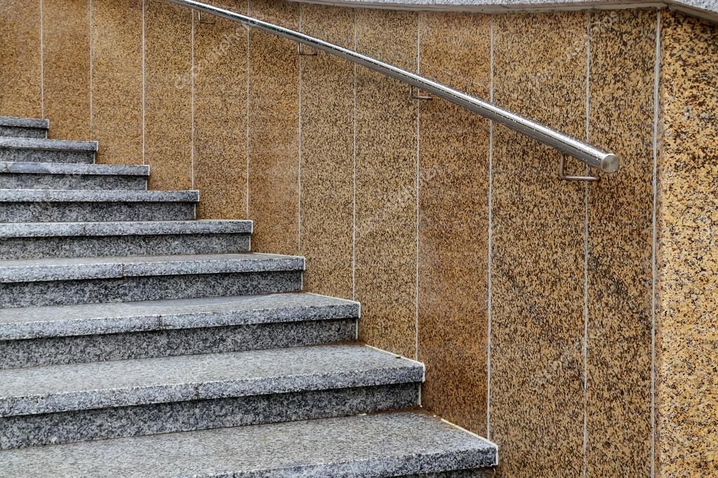 Marmor trappor med stÃ¥l räcke — stockfotografi © svtdep #124083606