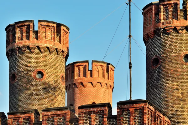 Friedrichsburg kapısı bir yaz akşamı kule. Kaliningrad, formu — Stok fotoğraf