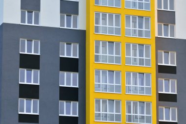 Çok katlı bir binanın çok katlı bir parçası.