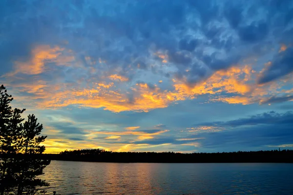 Pôr Sol Norte Pitoresco Lago Keret Carélia Norte Rússia — Fotografia de Stock