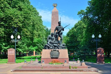 Moskova, Rusya - 17 Ağustos 2021: 1812 Vatanseverlik Savaşı kahramanlarının anısına yapılan anıt