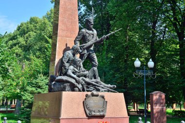 Moskova, Rusya - 17 Ağustos 2021: 1812 Vatanseverlik Savaşı kahramanlarının anısına yapılan anıt