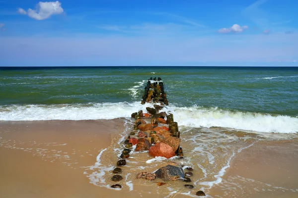 Seascape with breakwater — Stock Photo, Image