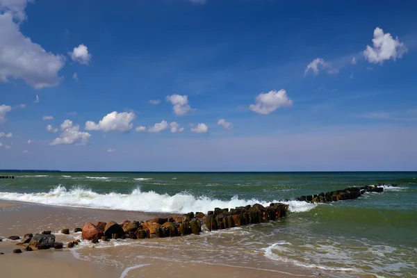 Mar Báltico y rompeolas — Foto de Stock