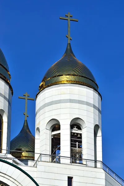 Klokkentoren van de kathedraal van Christus de Verlosser. Kaliningrad, russi — Stockfoto