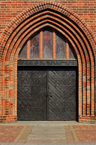 Catedral de Koenigsberg, entrada principal. Kaliningrado, Rusia — Foto de Stock