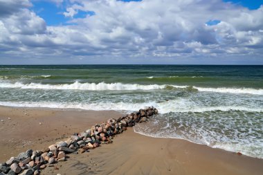 Baltic beach ve dalgakıran