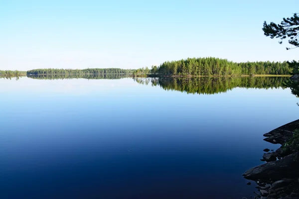 Ranní ticho. Jezero Engozero, Severní Karélie, Rusko — Stock fotografie