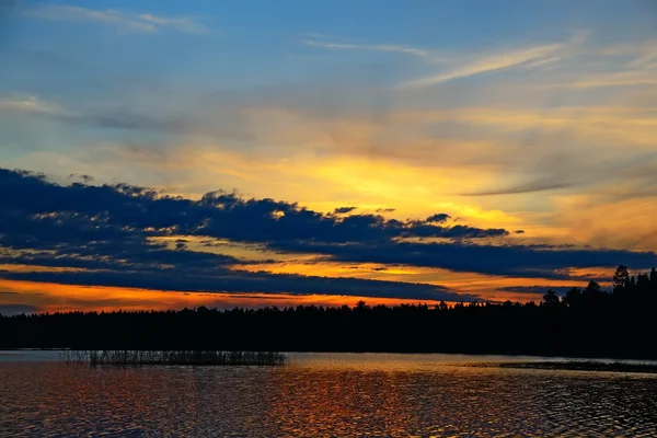 Coucher de soleil dramatique. Carélie du Nord, Russie — Photo