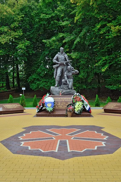 Memorial till krigare scout. Kaliningrad, Ryssland — Stockfoto