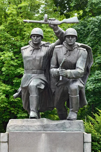 Composition Storm. Memorial to 1200 guards, Kaliningrad, Russia — Stock Photo, Image