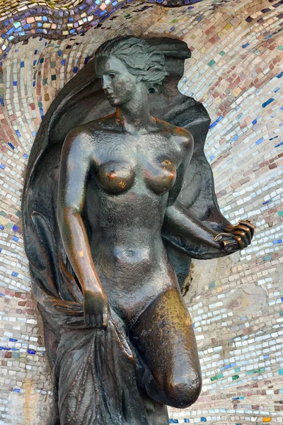 Su perisi heykel. Svetlogorsk (Rauschen), Rusya Federasyonu