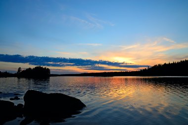 Romantik günbatımı. Kuzey Karelya, Rusya Federasyonu