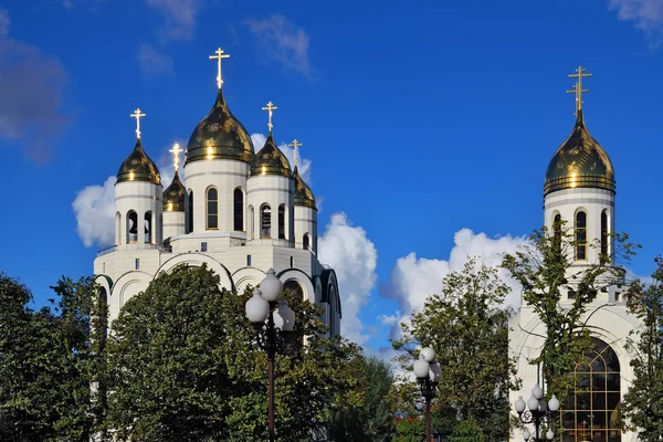 Russisch-orthodoxe kerken in overwinning vierkante. Kaliningrad, Rusland — Stockfoto