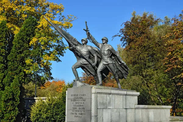 Sculptuur overwinning. Gedenkteken voor 1200 bewakers, Kaliningrad, Rusland — Stockfoto