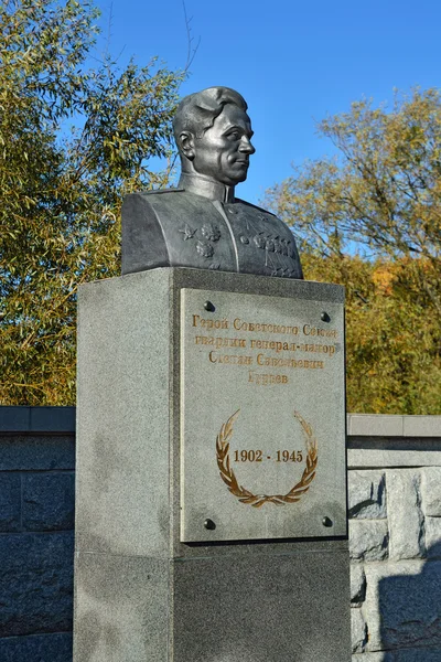 Monument till hjälte i Sovjetunionen S. S. Guryev. Kaliningrad, Ryssland — Stockfoto