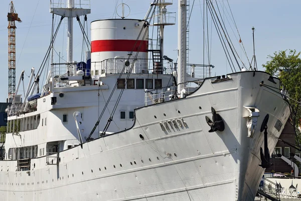 Onderzoek vaartuig Dynamo. Kaliningrad, Rusland — Stockfoto