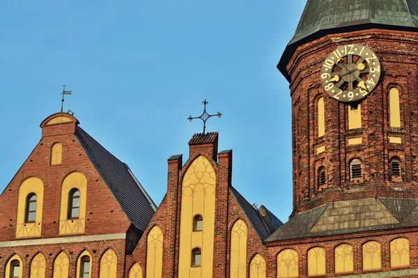 Koenigsberg wieży katedry na letni wieczór. Symbolem Kalin — Zdjęcie stockowe