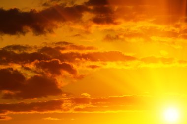 Göksel manzara altın tonlarda