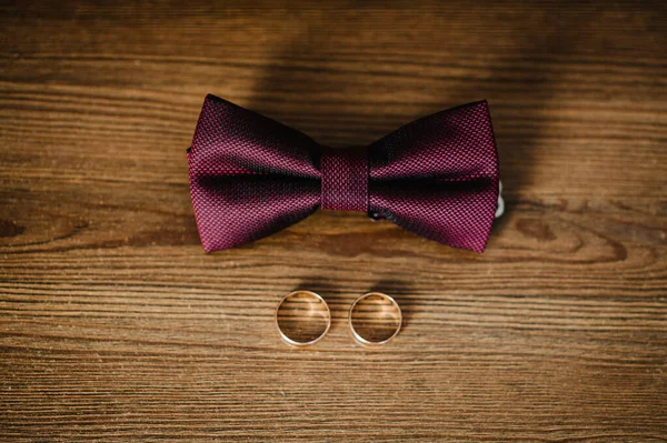 Close Vista Superior Elegante Elegante Gravata Borboleta Vermelha Masculina Dois — Fotografia de Stock