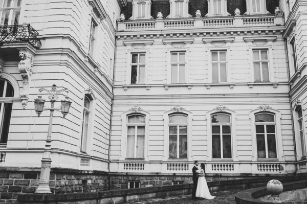 Newlyweds Stand Ancient Restored Architecture Building Old House Vintage Palace — Stock Photo, Image