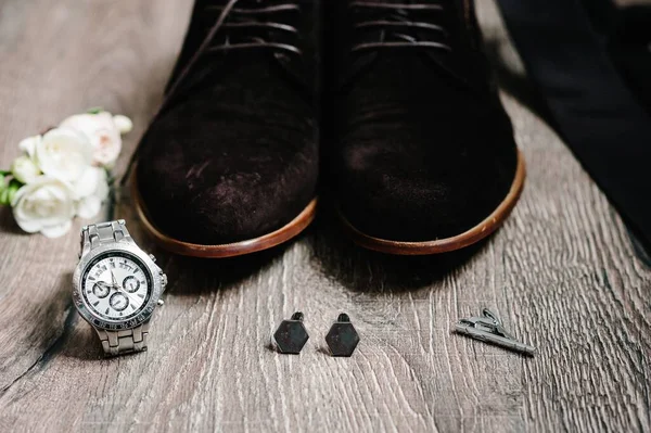 Stylish Suede Men Shoes Watch Tie Cufflinks Flower Boutonniere Groom — стоковое фото