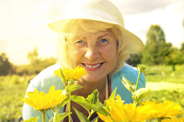 Retrato de um jardineiro sênior feliz — Fotografia de Stock