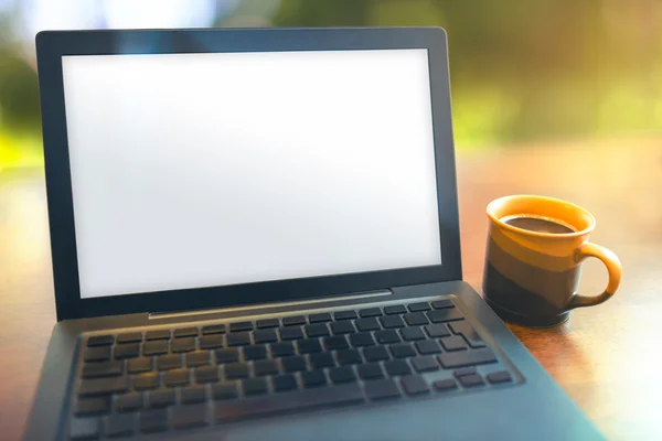 Laptop and coffee break at morning — Stock Photo, Image
