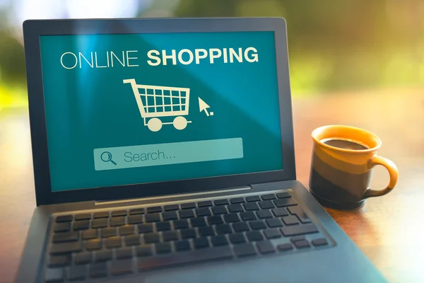 Concetto di shopping online laptop sul tavolo — Foto Stock