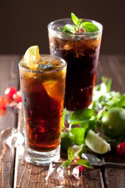 Cuba libre ve viski Pepsi-Cubata