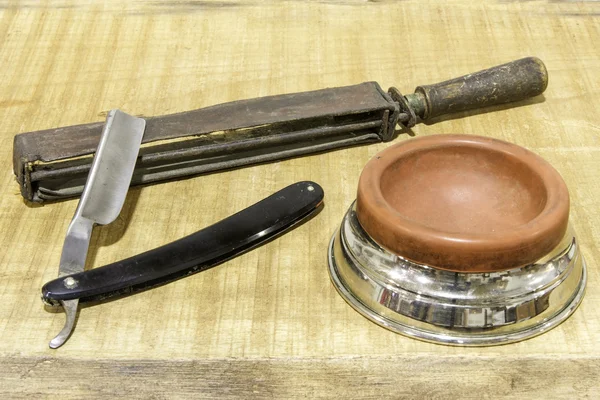 Старые парикмахерские инструменты — стоковое фото