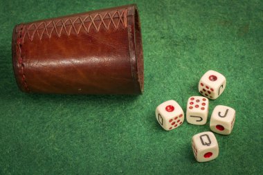 zar fincanı dices ile