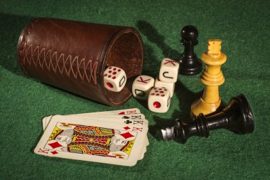 zar fincanı dices ile