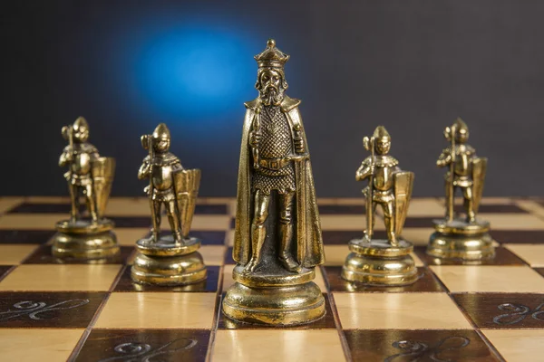 Algumas peças metálicas de xadrez — Fotografia de Stock