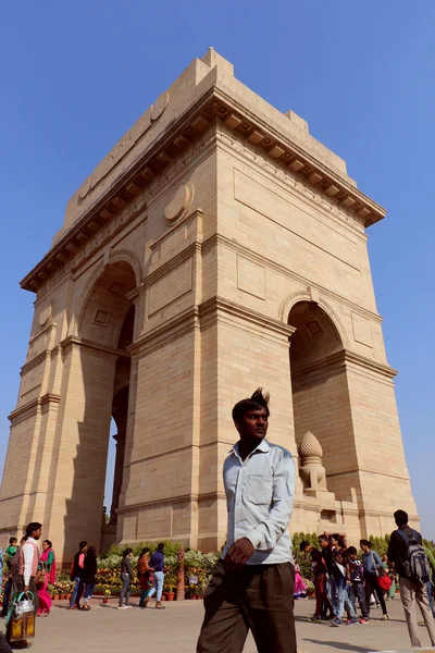 インド門 インドのニューデリーのランドマークの一つ 当初は全インド戦争記念碑と呼ばれ 戦争中に7万人のインド兵が死んだ インド門 デリー インドへの訪問者 インド門はインド人を記念するために建てられた — ストック写真