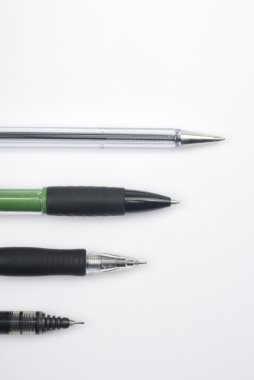 kalemler ve kurşun kalemler