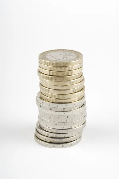 Zásobníku mincí jednoho a dvou EUR. — Stock fotografie