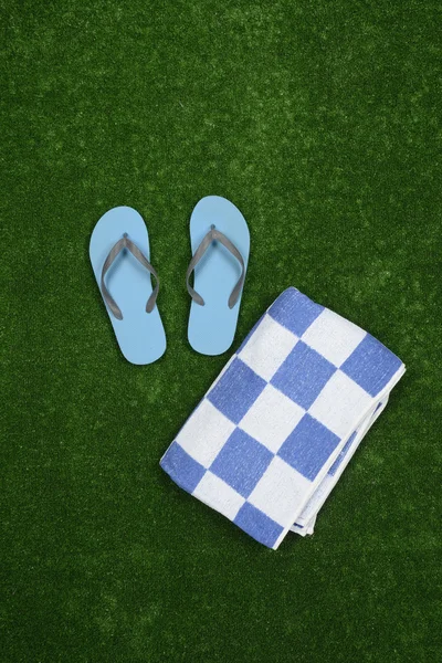 Towel and flip flops — Stock Photo, Image