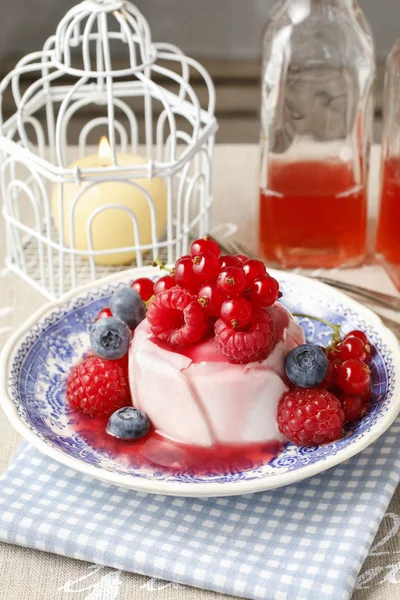 Panna cotta Italiaans dessert — Stockfoto