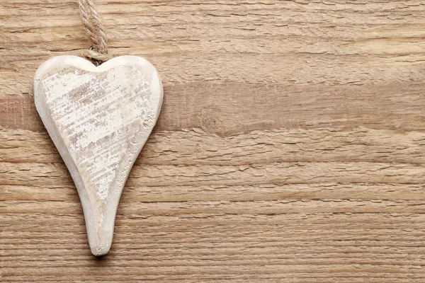 Corazón sobre fondo de madera —  Fotos de Stock