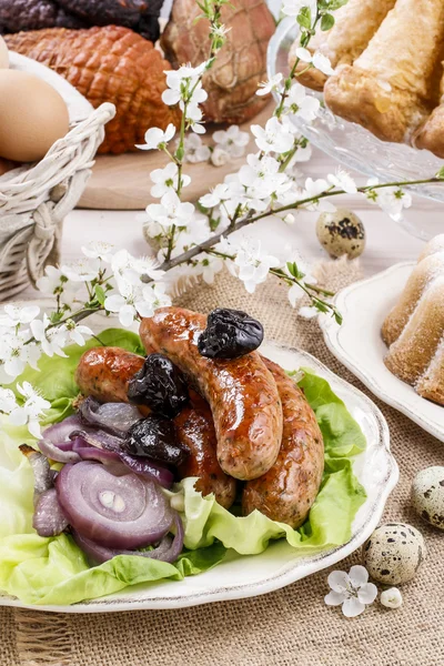 Sausage with plums and onion — Stock Photo, Image