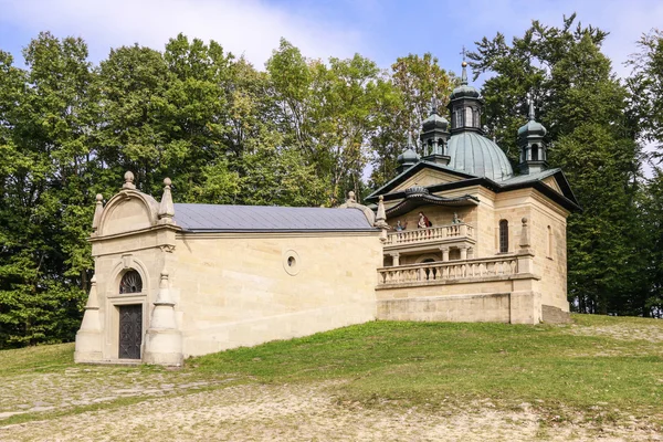 Capillas del Vía Crucis en Kalwaria Zebrzydowska, Polonia . — Foto de Stock